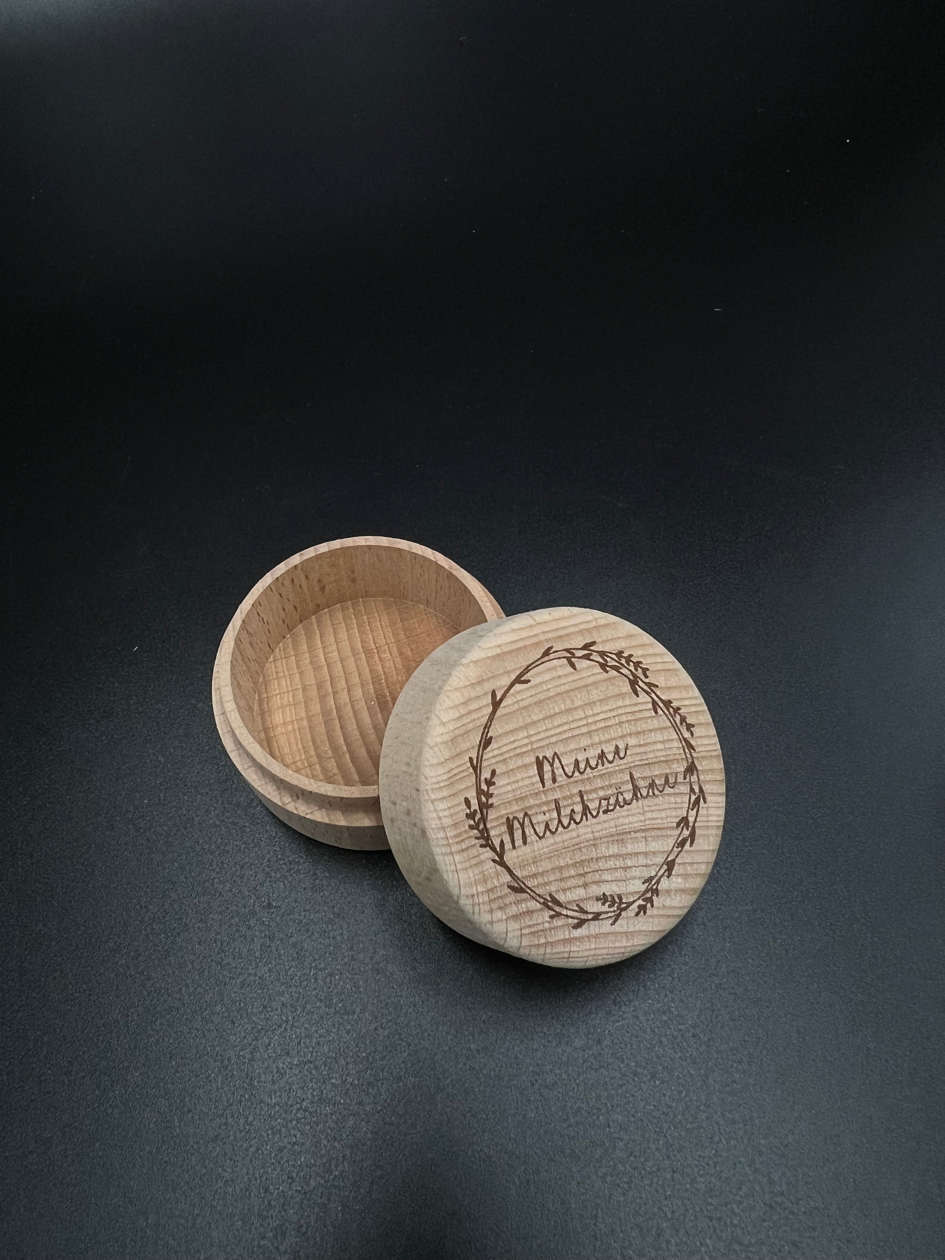 Milchzahn-Dose aus Holz