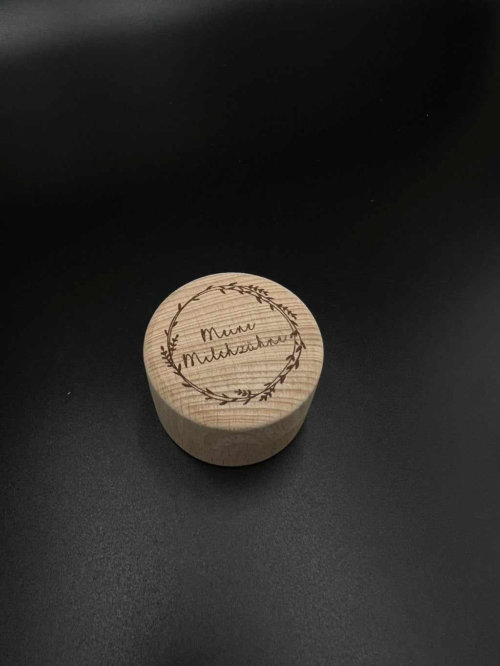 Milchzahn-Dose aus Holz